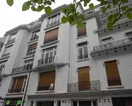 PXL015 Rue Vavin, immeuble-terrasse avec sa façade en céramique blanche (1913)